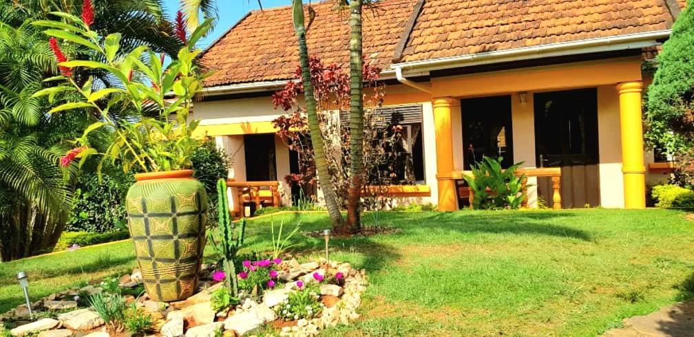 Keelan Ace Villas Kampala Exterior photo